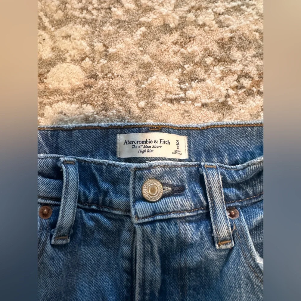 Abercrombie & Fitch High Rise Mom Shorts - 4 inch - Picture 5 of 7